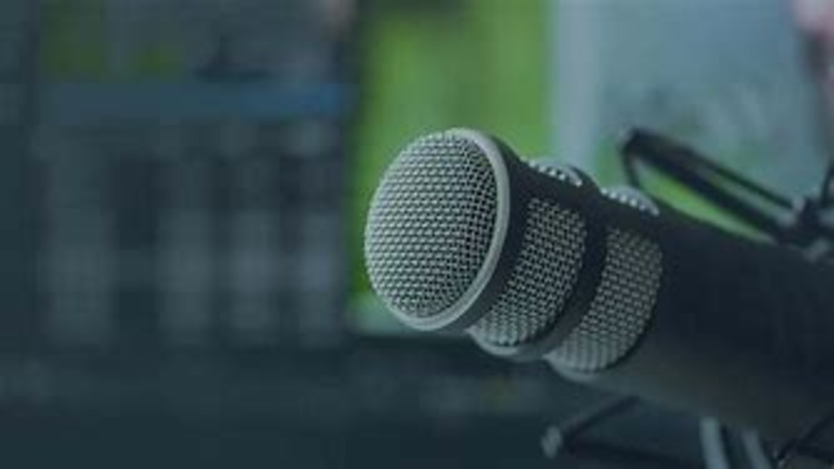 The Power of Political Podcasts: How They're Reshaping Public Discourse 41 political podcasts