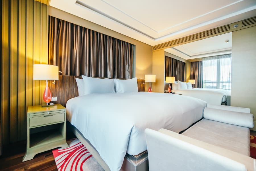 Which Luxury Sheet Offers Supreme Comfort for Sleepers? 41 Luxury Sheets